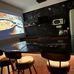 King Bed - Full Kitchen - Balcony Apartman *