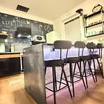 King Bed - Full Kitchen - Balcony Apartman Essen