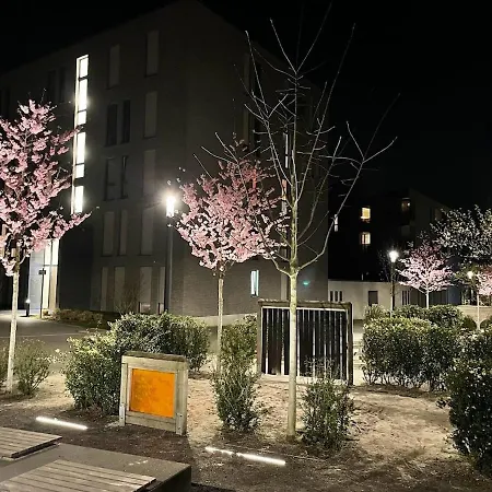 King Bed - Full Kitchen - Balcony