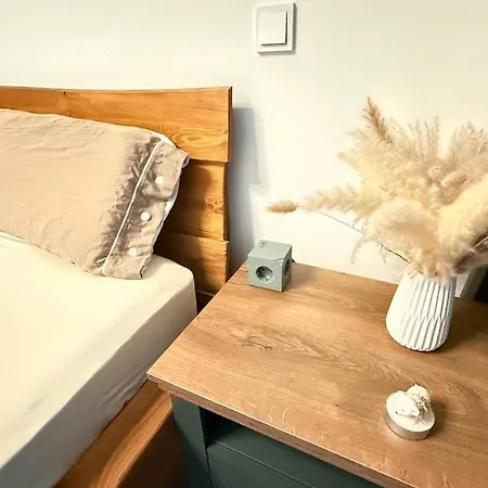 Apartment King Bed - Full Kitchen - Balcony *