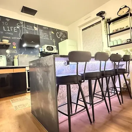 King Bed - Full Kitchen - Balcony Apartment Essen