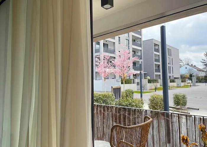 King Bed - Full Kitchen - Balcony 아파트
